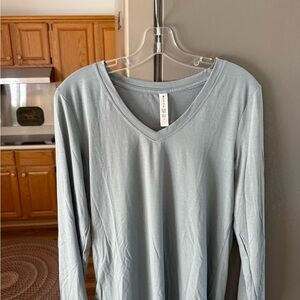 Athleta Soft Gray V-Neck Top (Size M)